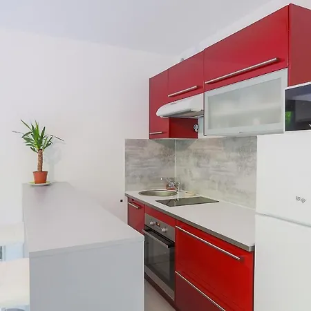 New Studio 2 Steps From The Beach *
