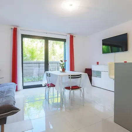 New Studio 2 Steps From The Beach * Antibes